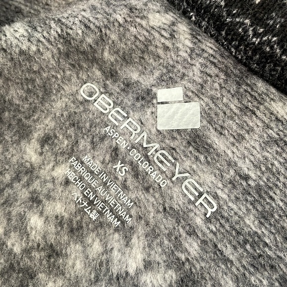 Obermeyer Brandi Long Sleeve Fleece Pullover Top in Black Snowflake - Picture 6 of 8